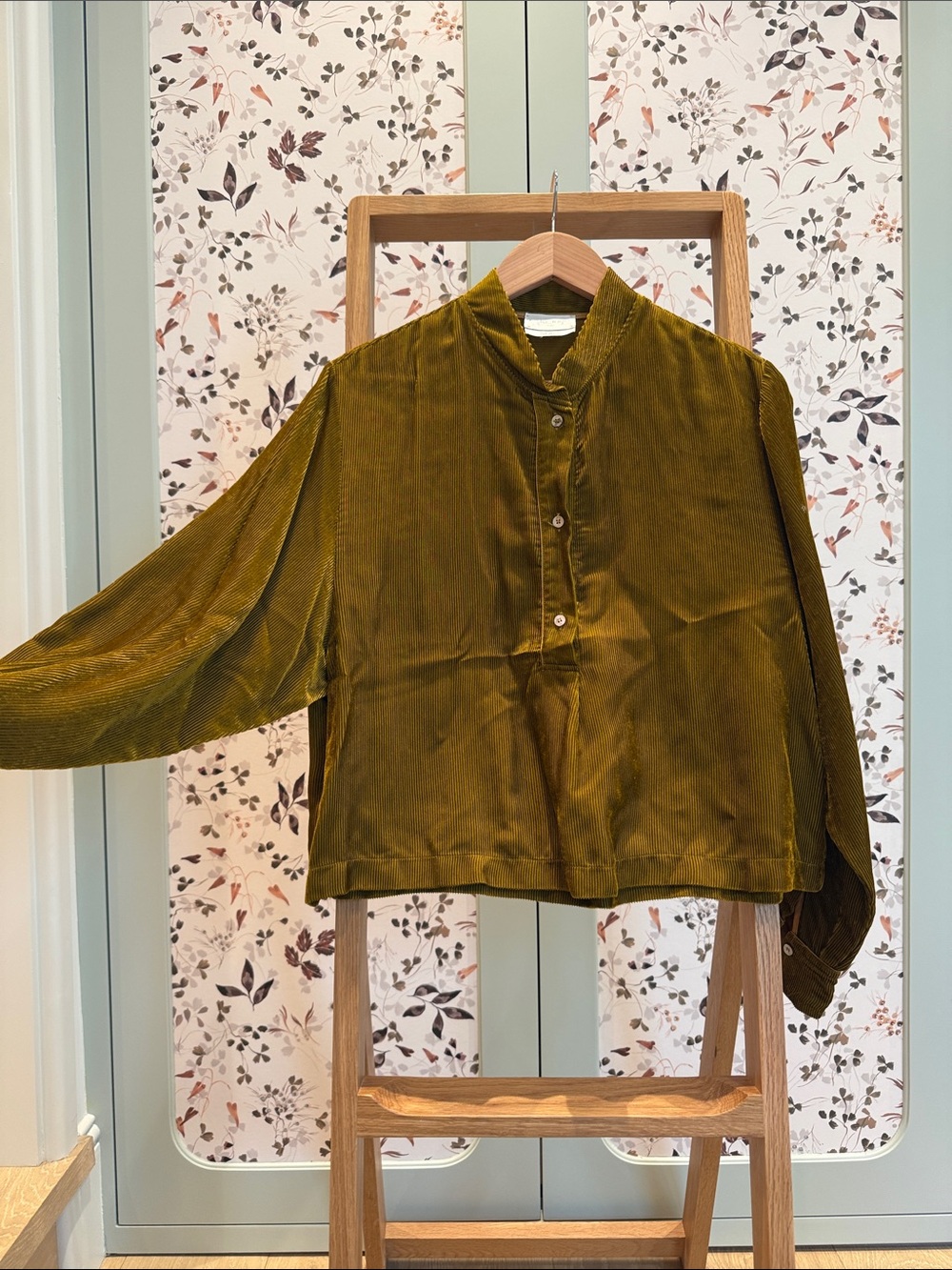 forte_forte Olive-Green Pleated Button Shirt